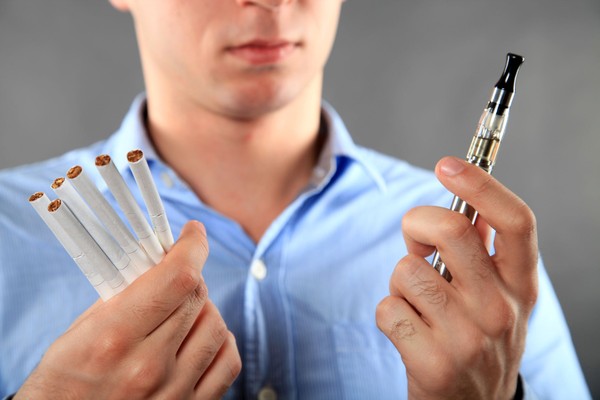 Perbedaan Vape dan Rokok untuk Kesehatan: Mana yang Lebih Berisiko?